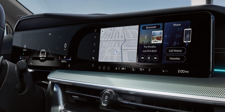 2027 Nissan Murano interior view of dual 12.3 inch screens